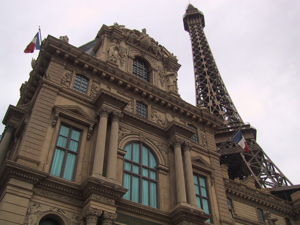 Vegas Grand Canyon 031 - Paris outside
