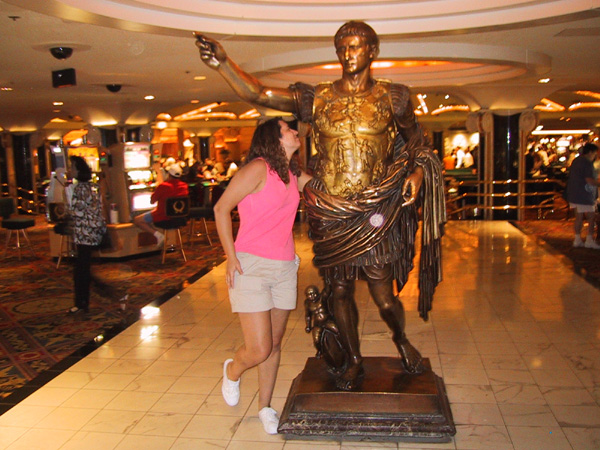 Vegas Grand Canyon 042 - Kathie wants Ceasar